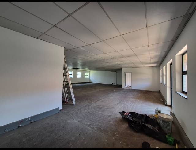 549M² OFFICE TO LET IN SUNNINGHILL